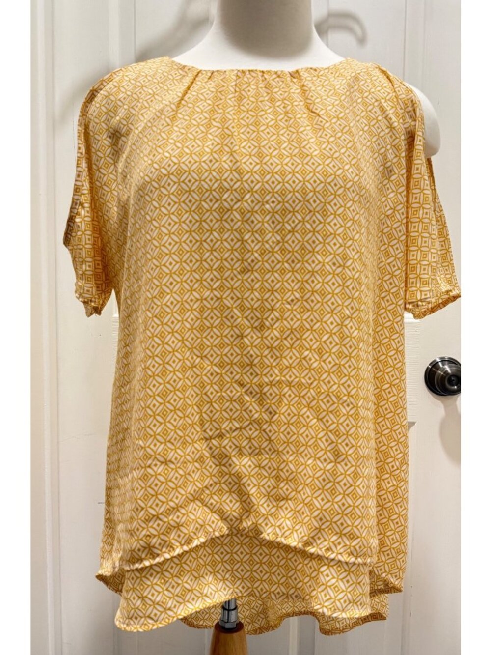 ND New Directions womens M yellow white geometric tunic hi low cold shoulder